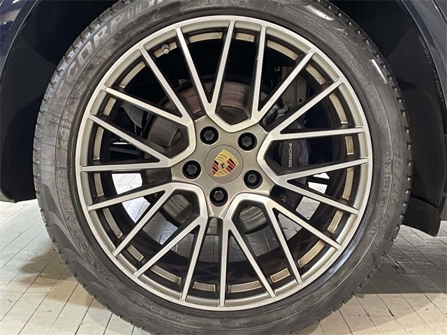 Used 2022 Porsche Cayenne Platinum Edition w/ Premium Package Plus image 15