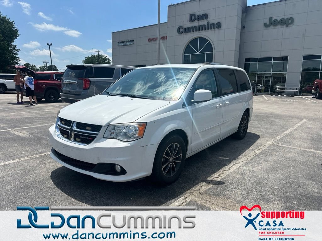 Used 2017 Dodge Grand Caravan SXT FWD image 1