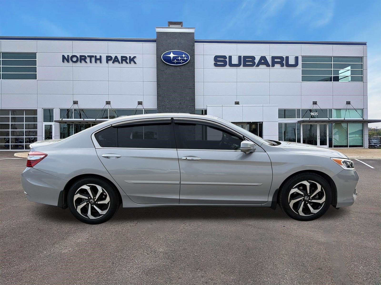 Used 2017 Honda Accord EX-L image 2