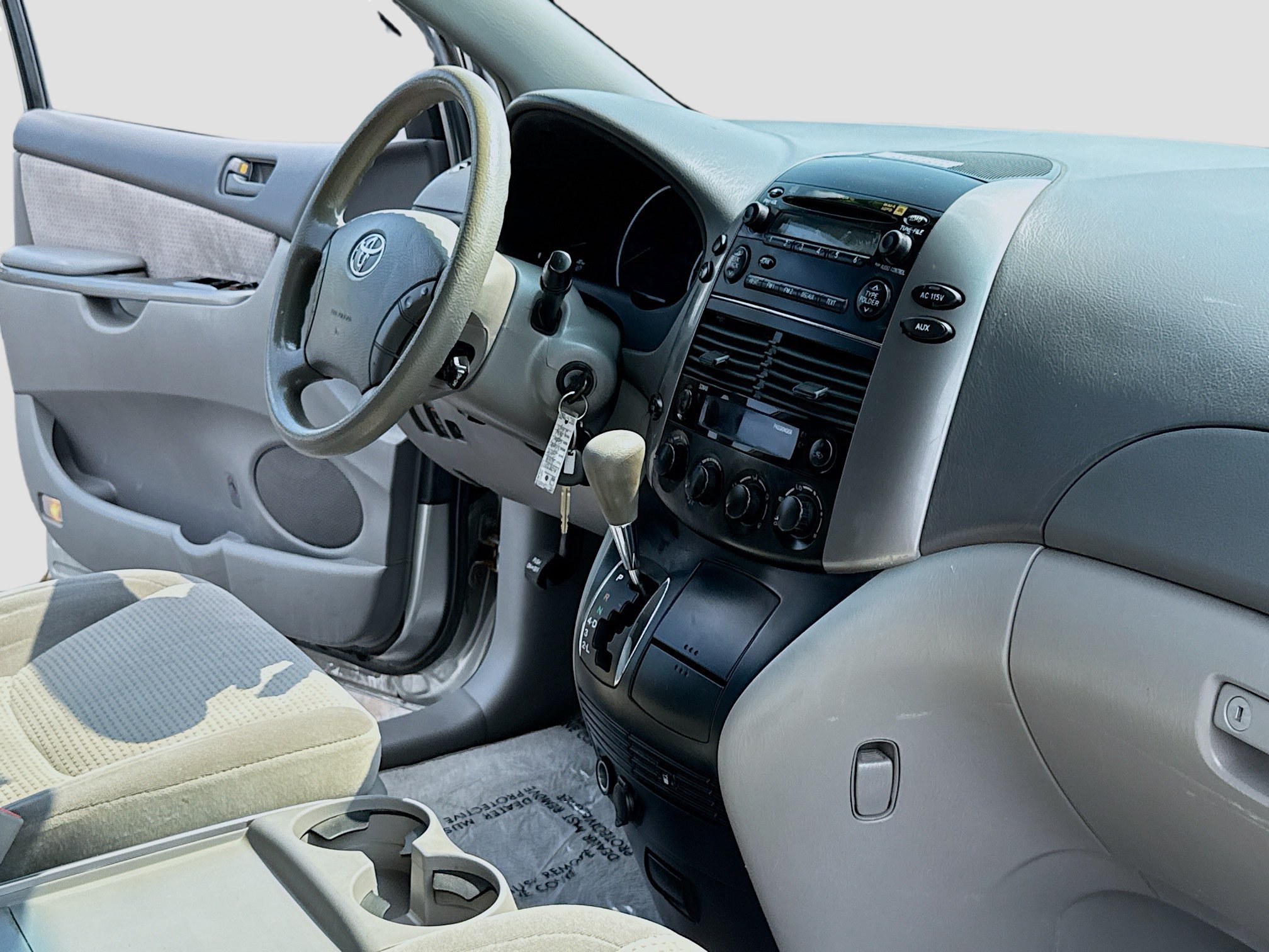Used 2008 Toyota Sienna CE FWD image 4