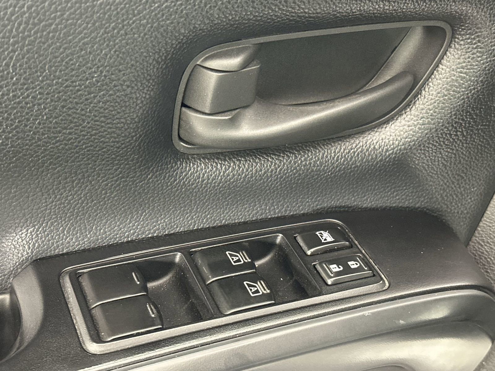 Used 2019 Nissan Titan S AWD/4WD image 13