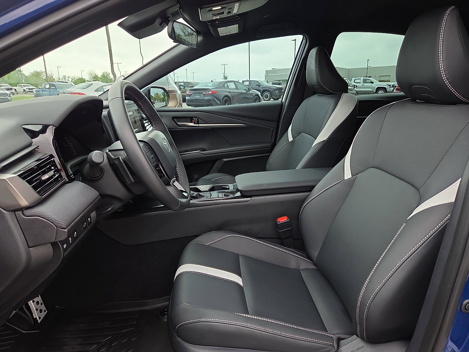 Used 2025 Toyota Camry SE image 15