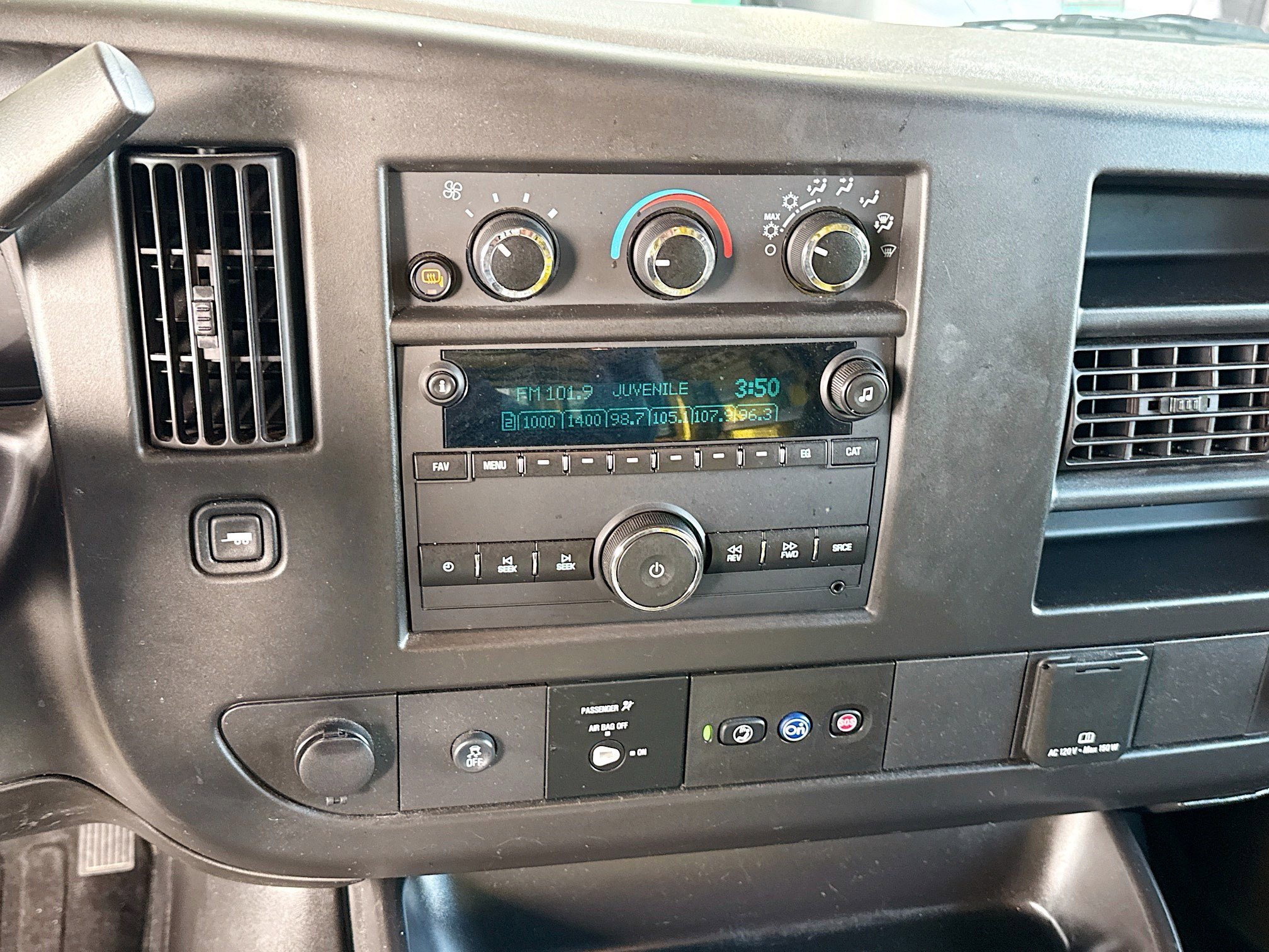 Used 2023 Chevrolet Express 2500 w/ Driver Convenience Package image 18