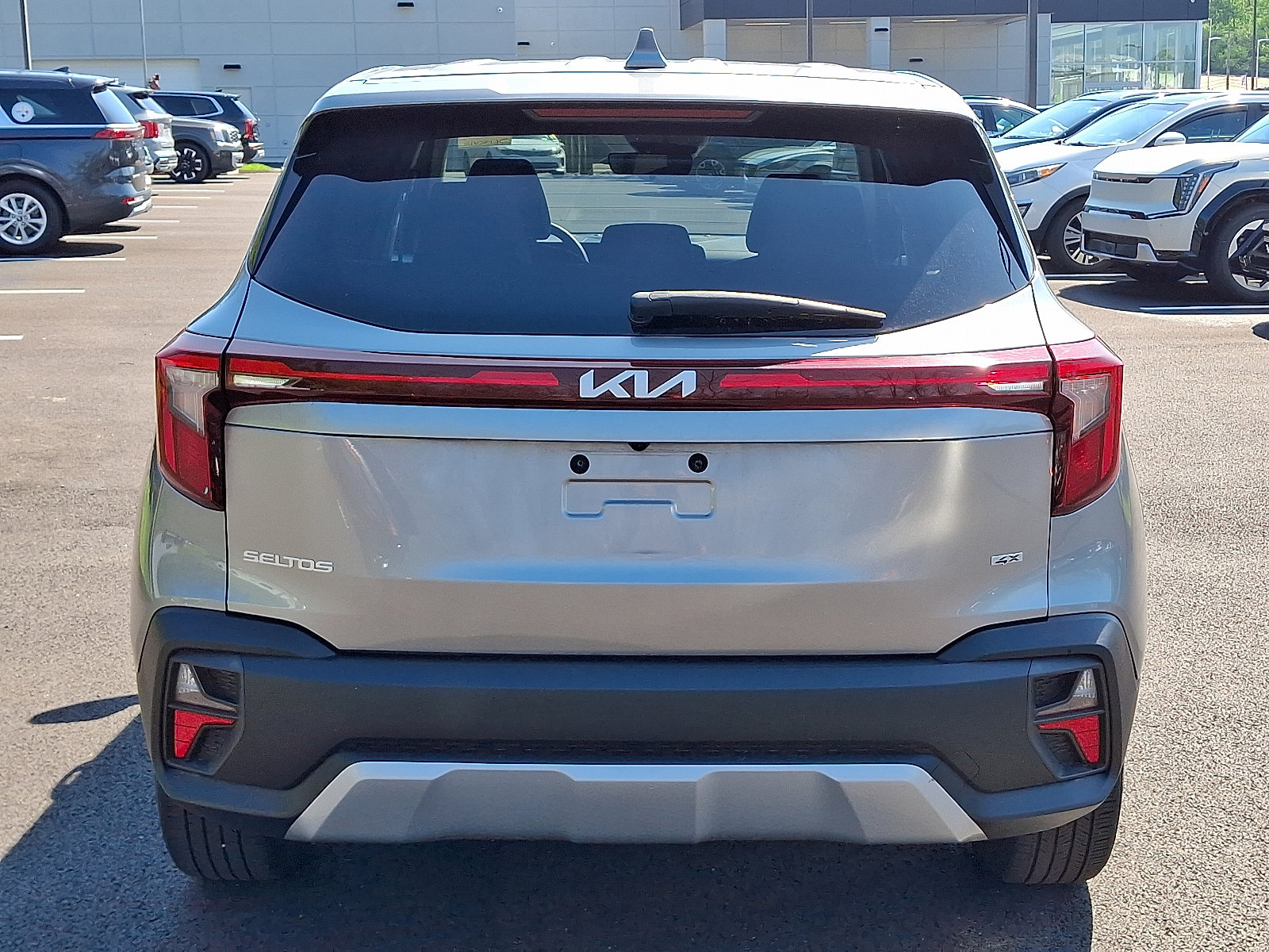 Used 2024 Kia Seltos LX AWD/4WD image 5