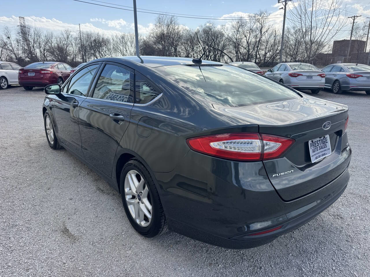 Used 2015 Ford Fusion SE FWD image 5