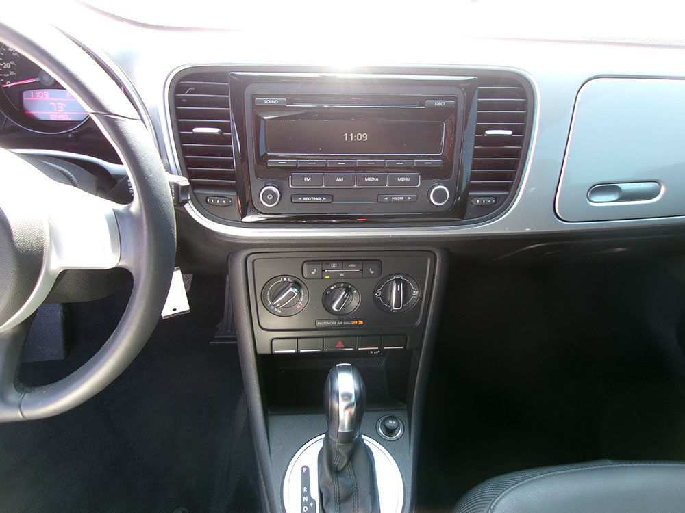 Used 2012 Volkswagen Beetle 2.5 FWD image 13