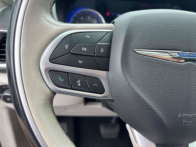 Used 2018 Chrysler Pacifica Limited FWD image 20