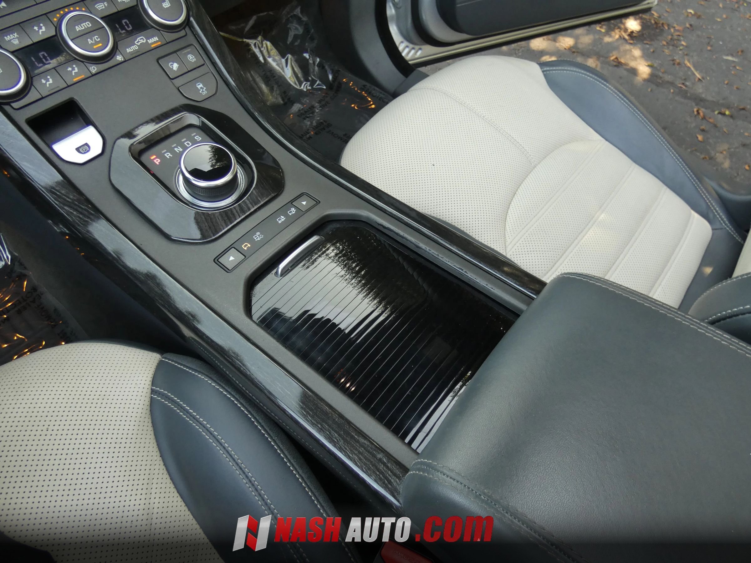 Used 2019 Land Rover Range Rover Evoque SE Dynamic AWD/4WD image 44