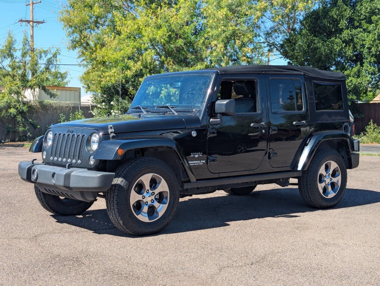Used 2016 Jeep Wrangler Unlimited Sahara w/ Connectivity Group image 7