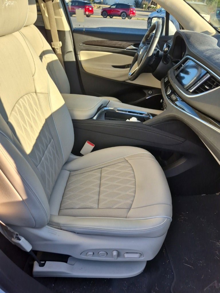 Used 2024 Buick Enclave Avenir image 12