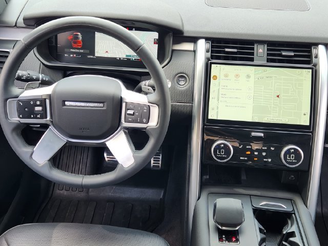 Used 2024 Land Rover Discovery Dynamic SE AWD/4WD image 27