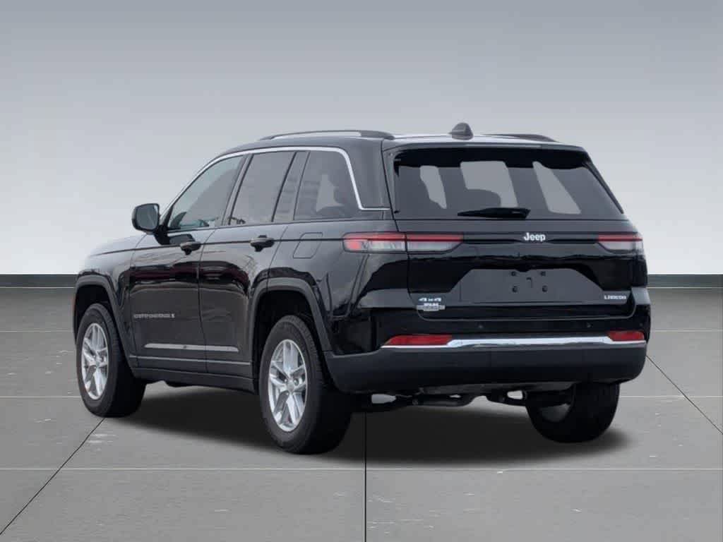 Used 2023 Jeep Grand Cherokee Laredo AWD/4WD image 4