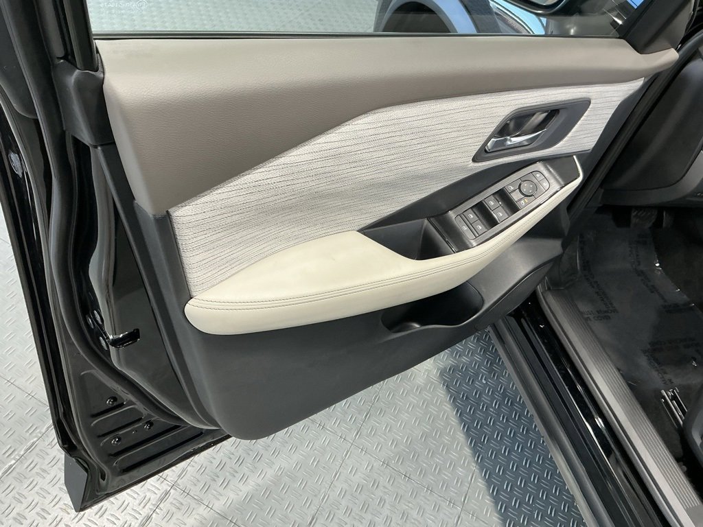 Used 2023 Nissan Rogue SV image 23