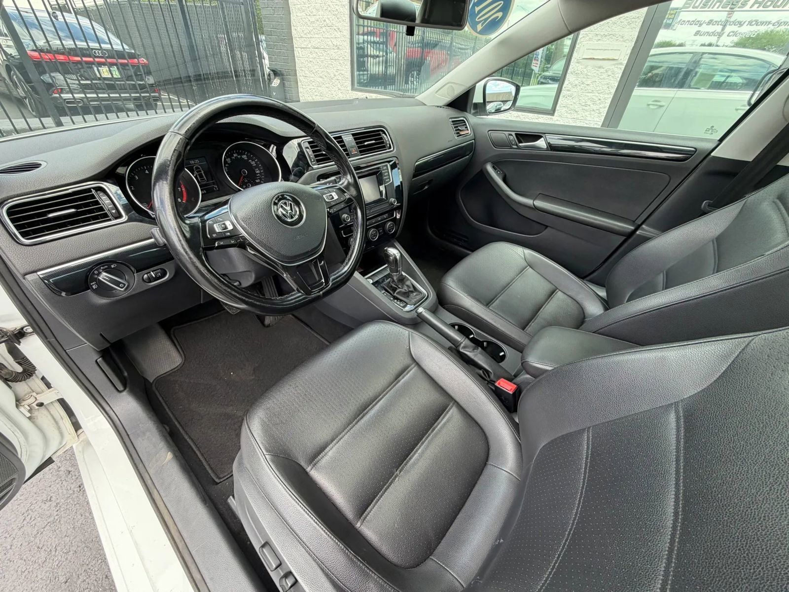 Used 2017 Volkswagen Jetta SEL FWD image 30