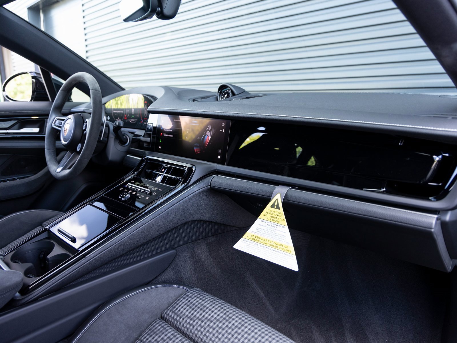 New 2025 Porsche Panamera 4 image 36