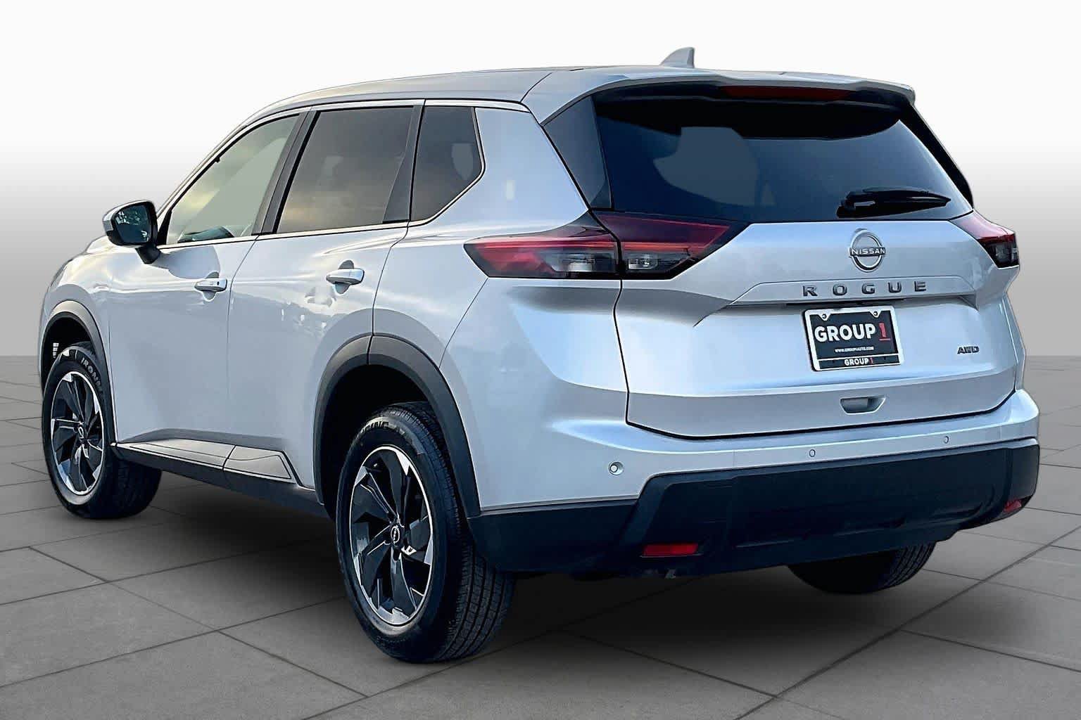 Used 2025 Nissan Rogue SV AWD/4WD image 12
