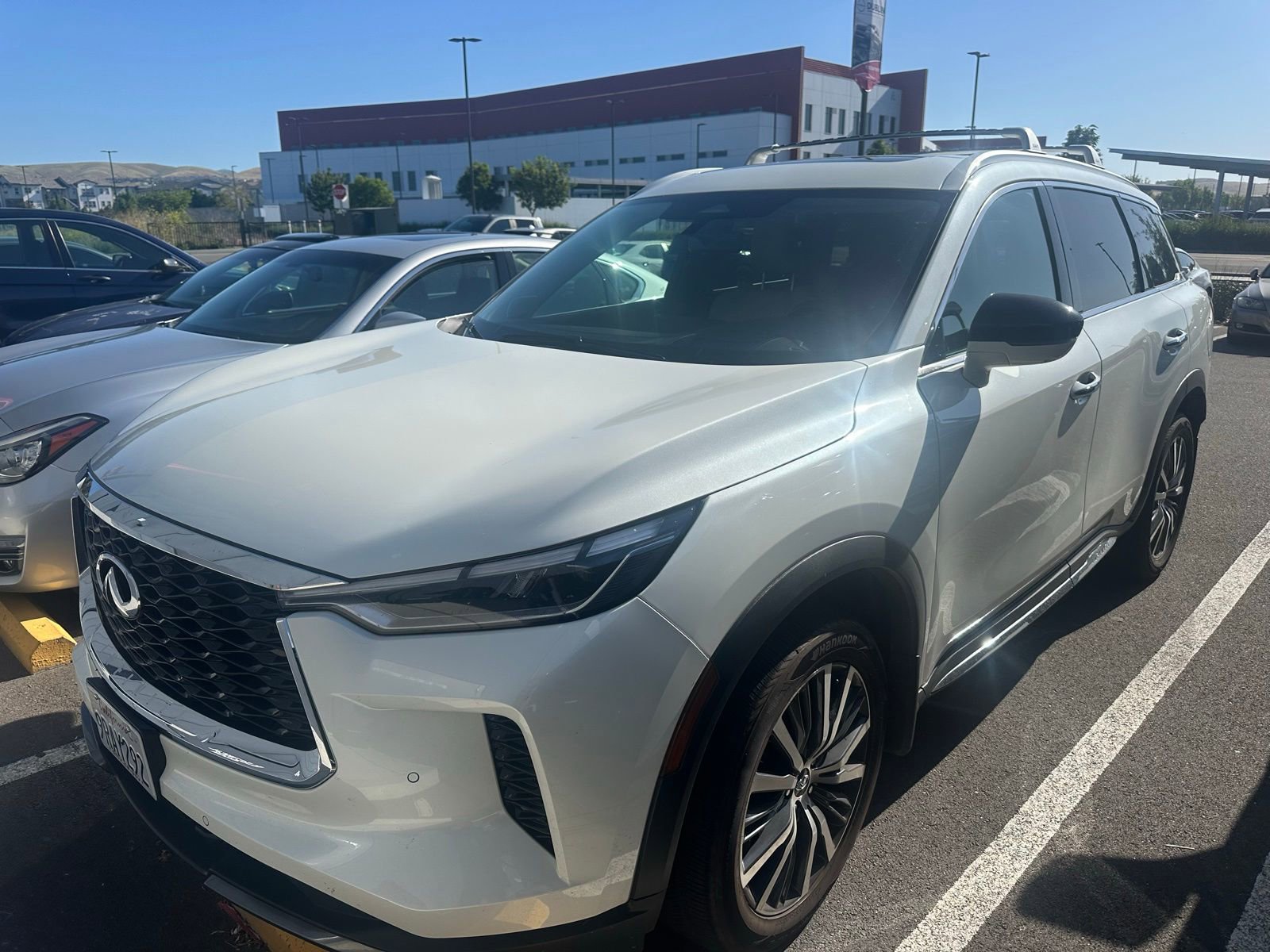 Used 2025 INFINITI QX60 Sensory w/ Vision Package AWD/4WD image 2