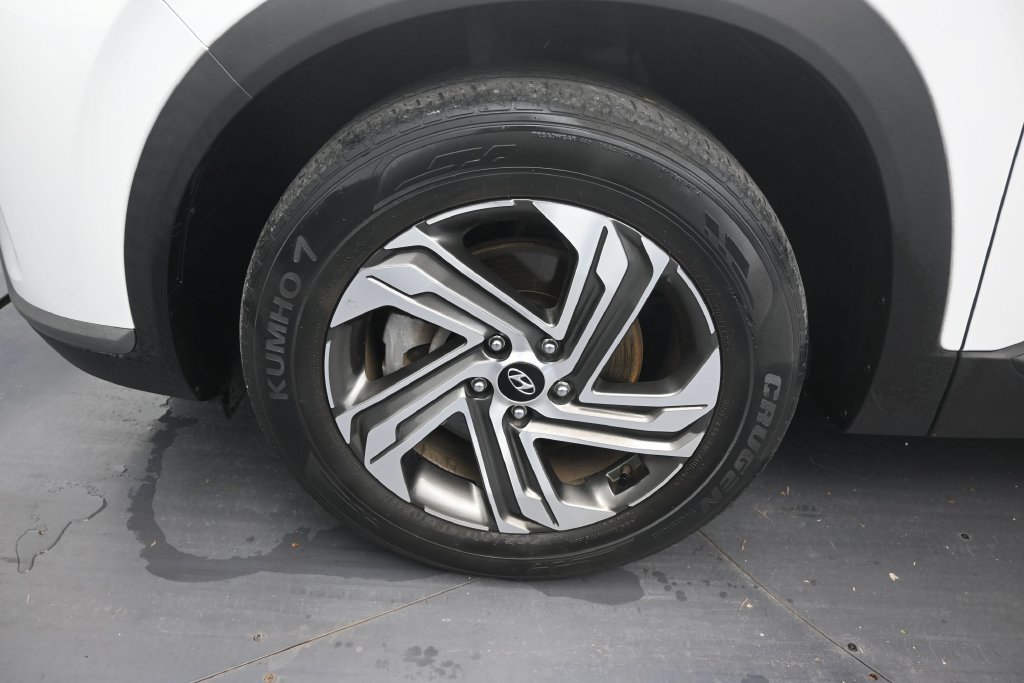 Used 2023 Hyundai Santa Fe SEL FWD image 9