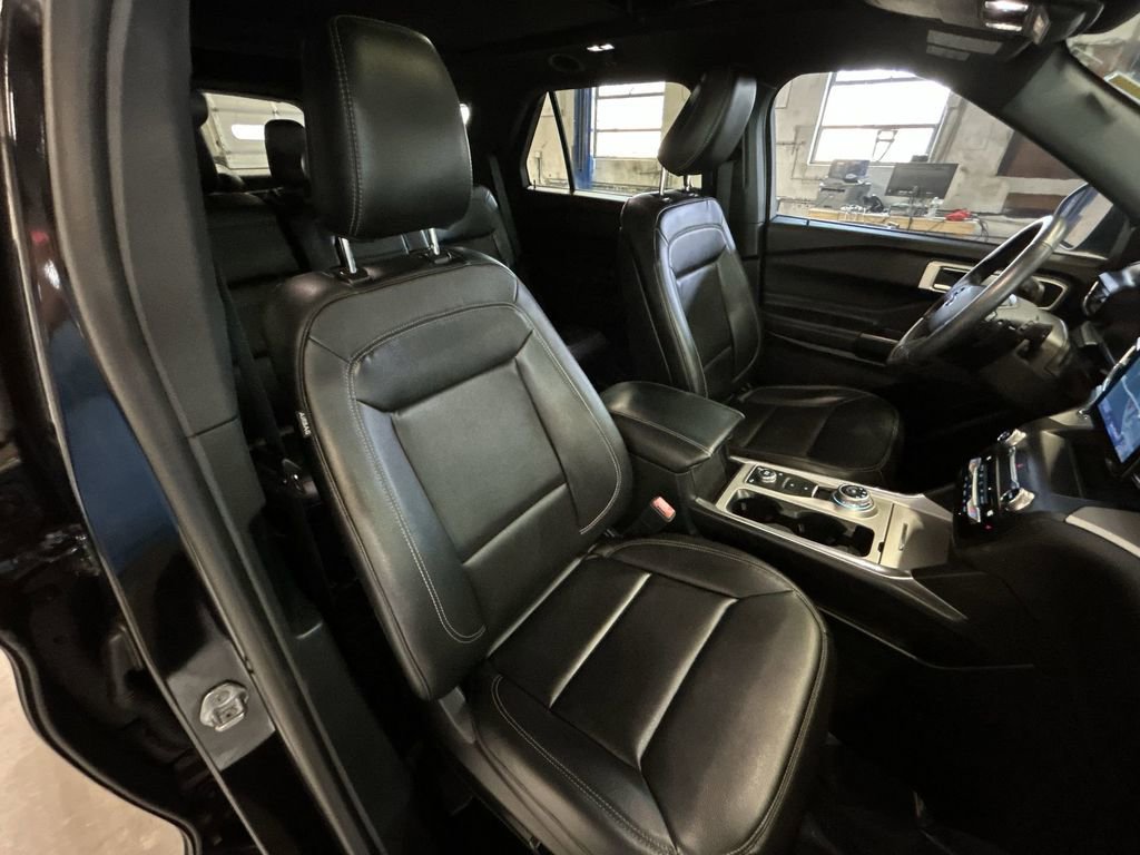 Used 2020 Ford Explorer XLT w/ Equipment Group 202A image 26