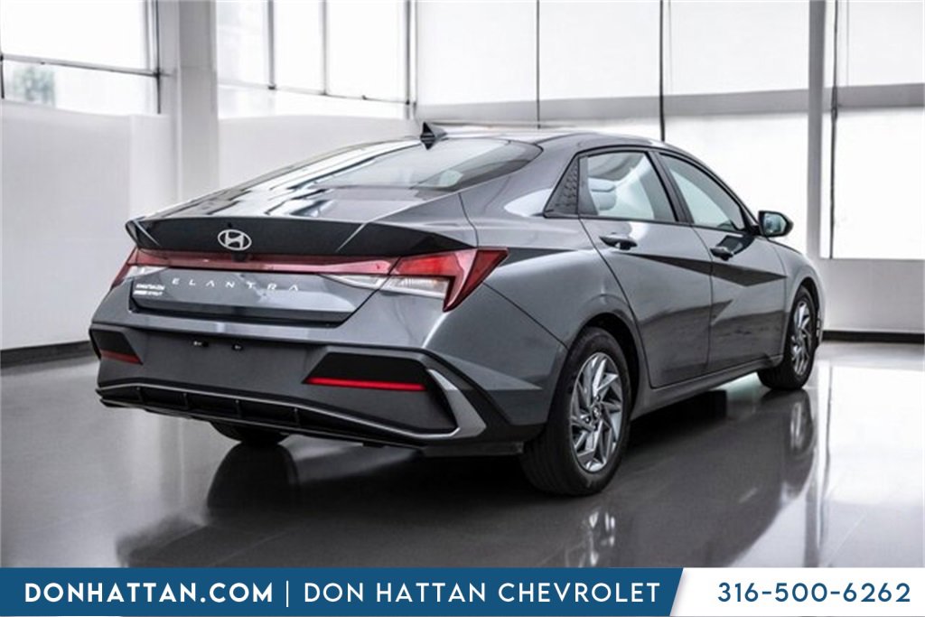 Used 2024 Hyundai Elantra SEL image 37