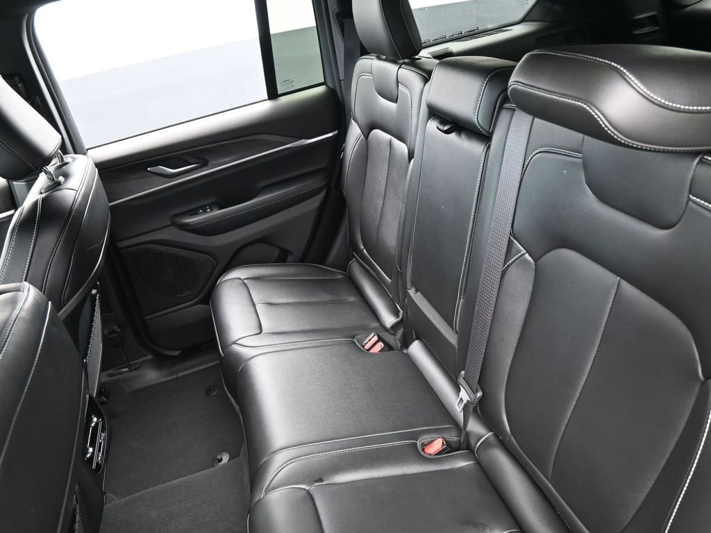 Used 2024 Jeep Grand Cherokee Limited RWD image 40