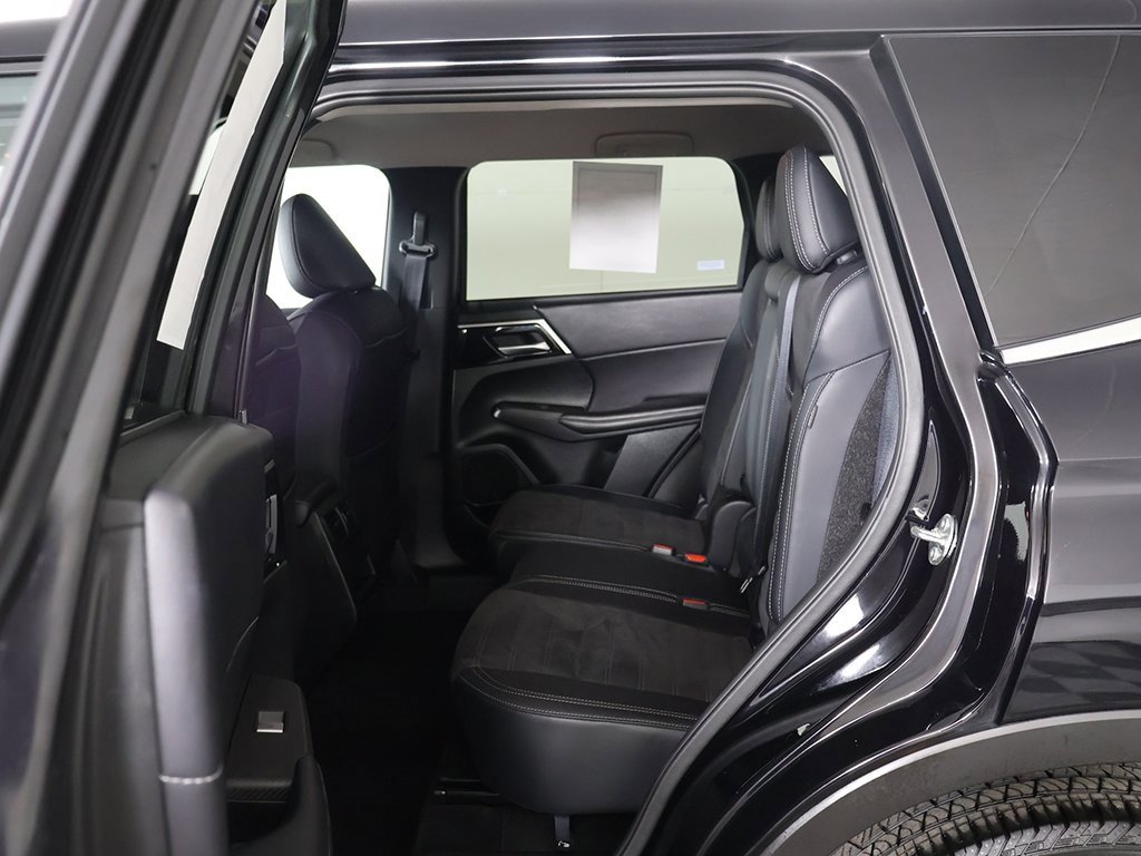 Used 2024 Mitsubishi Outlander SE image 28