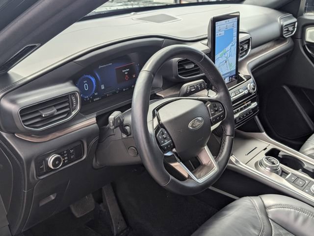 Used 2023 Ford Explorer Platinum w/ Technology Package image 12