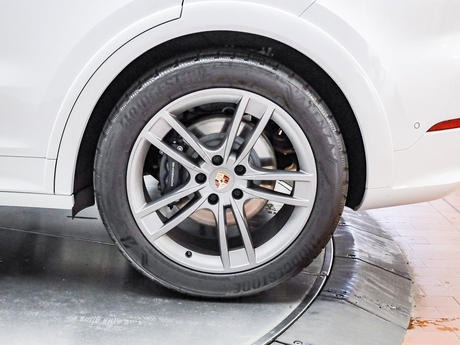 Certified 2025 Porsche Cayenne image 9