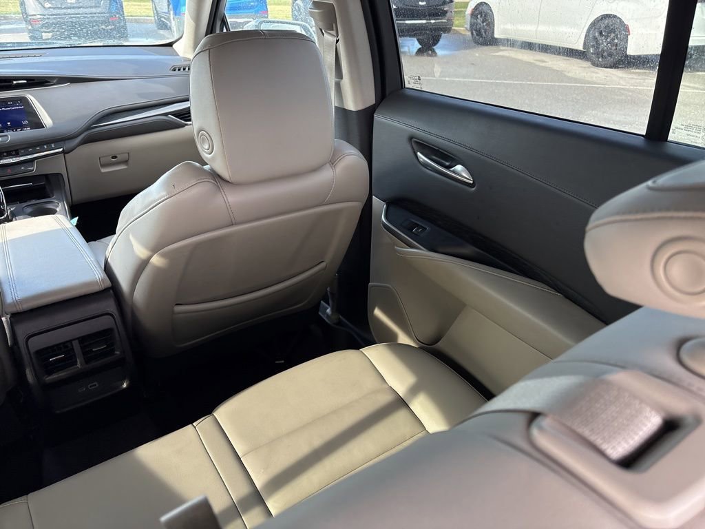 Used 2023 Cadillac XT4 Premium Luxury image 12