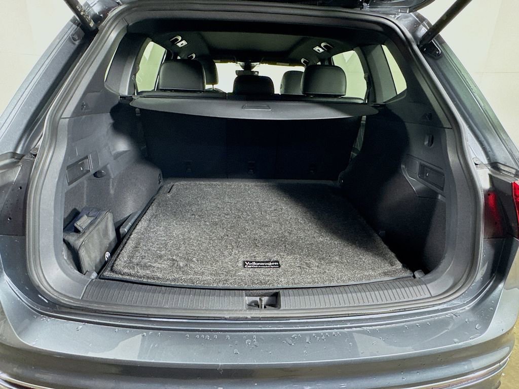 Used 2022 Volkswagen Tiguan SEL R-Line image 31