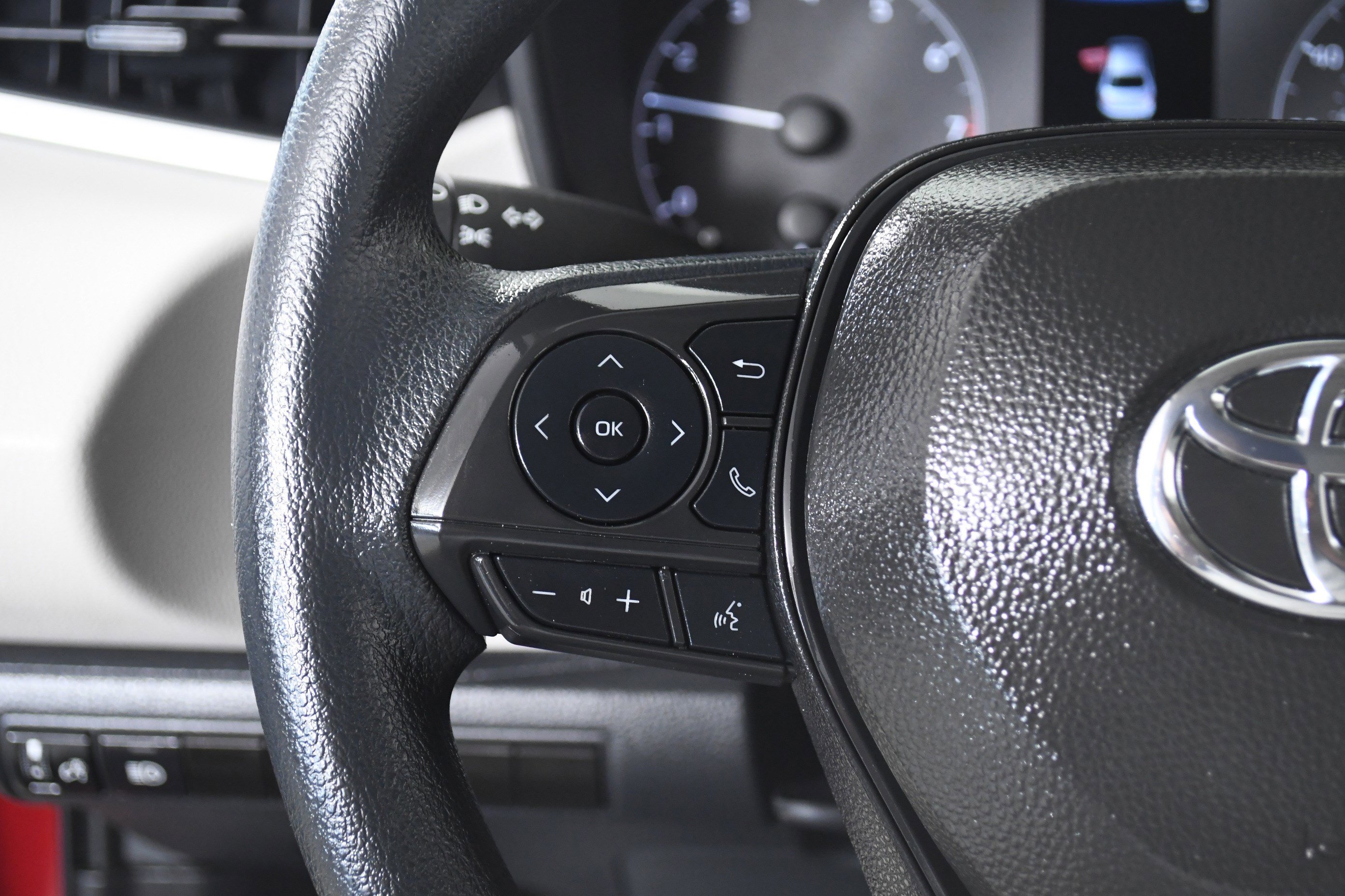 Used 2025 Toyota Corolla LE image 11