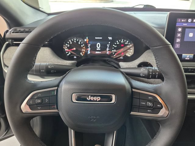 Used 2023 Jeep Compass Latitude AWD/4WD image 30