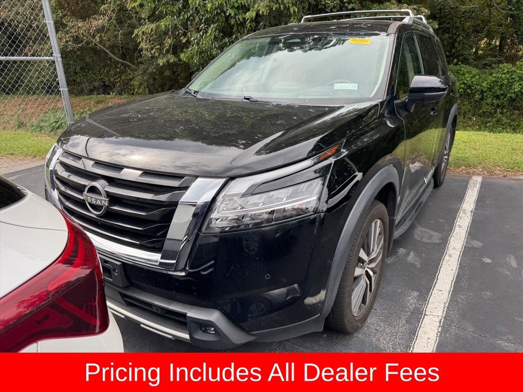 Used 2022 Nissan Pathfinder Platinum w/ Cargo Package FWD image 10