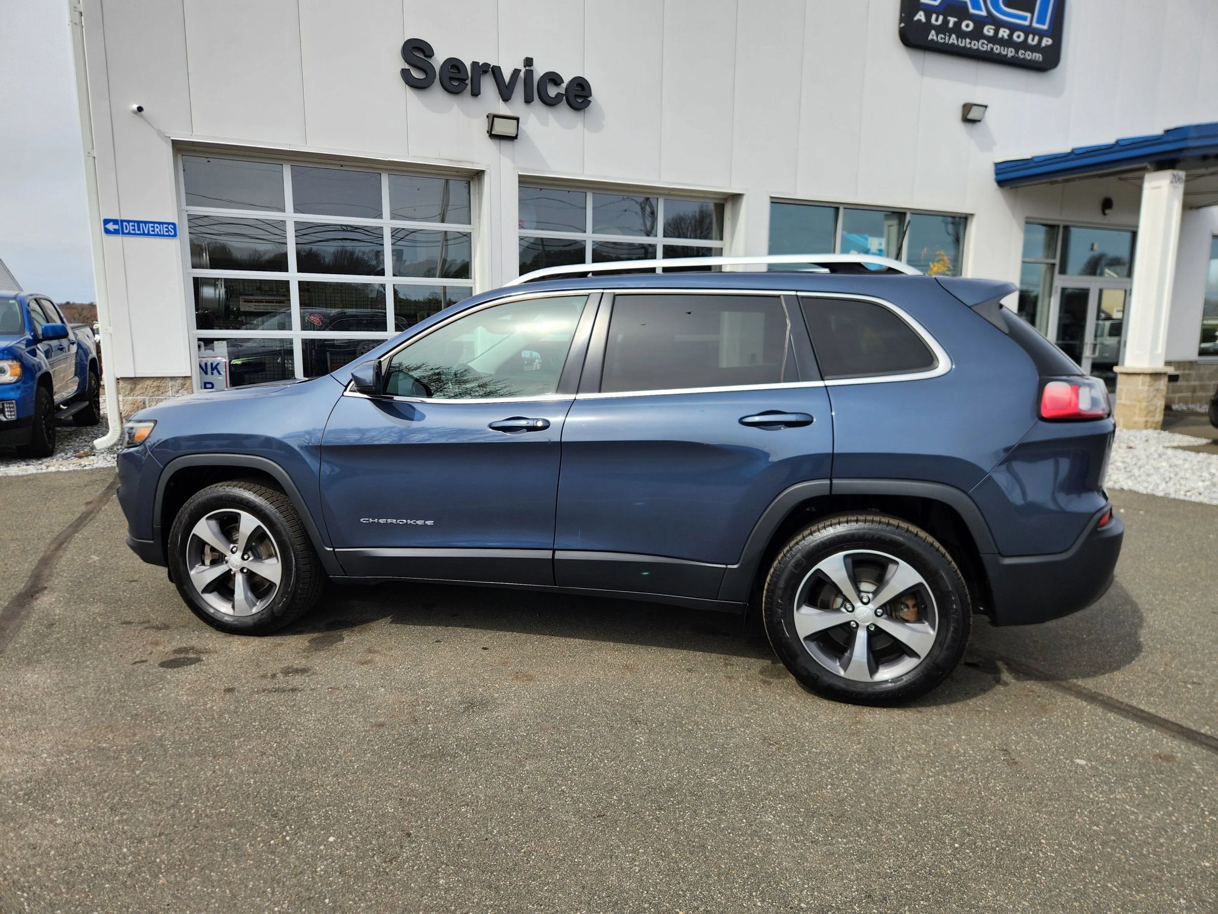 Used 2019 Jeep Cherokee Limited AWD/4WD image 11