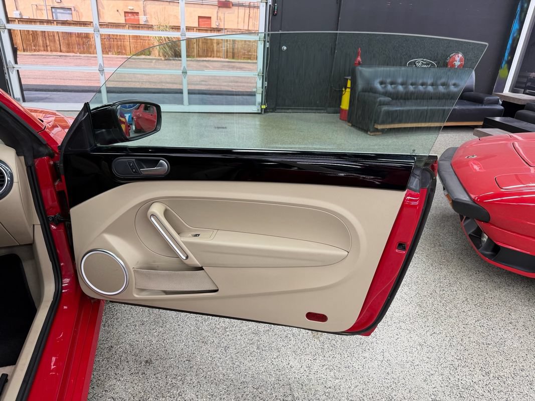 Used 2013 Volkswagen Beetle 2.0T FWD image 15