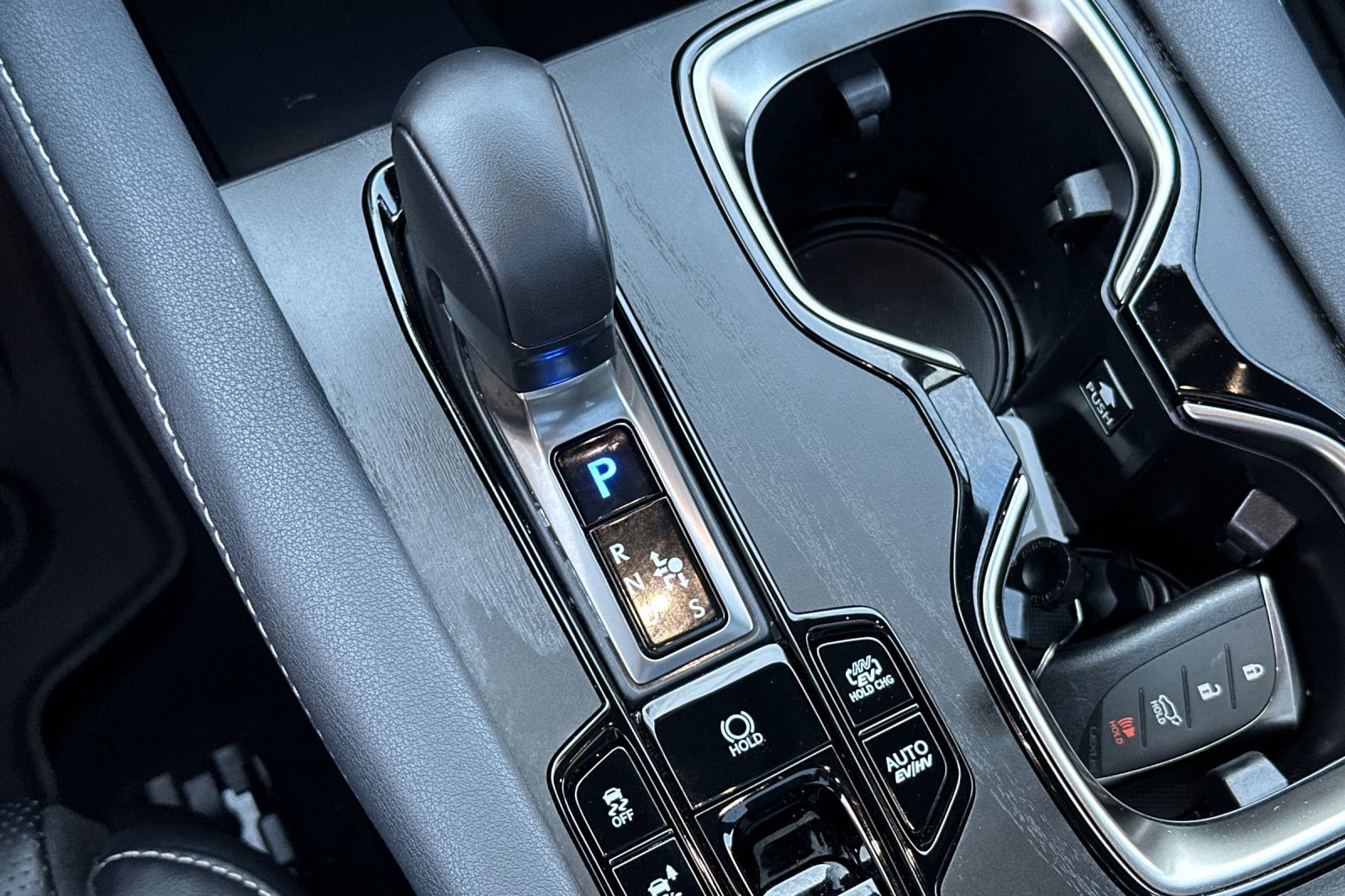 Used 2025 Lexus RX 450h AWD w/ Luxury Package image 24