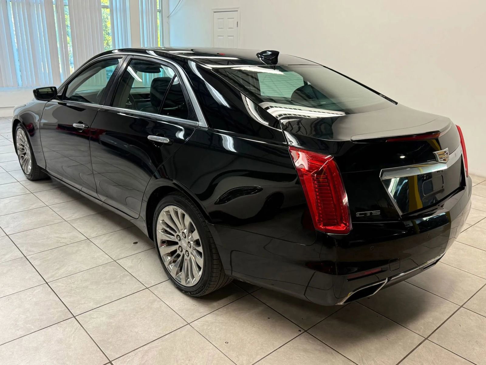 Used 2015 Cadillac CTS Luxury RWD image 7