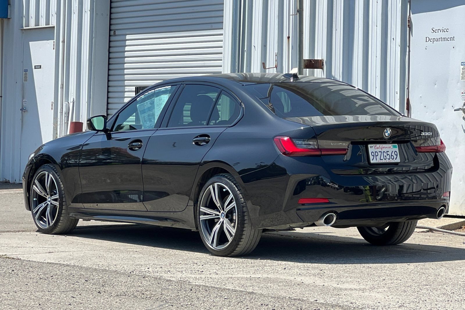 Used 2023 BMW 330i Sedan w/ Premium Package RWD image 6