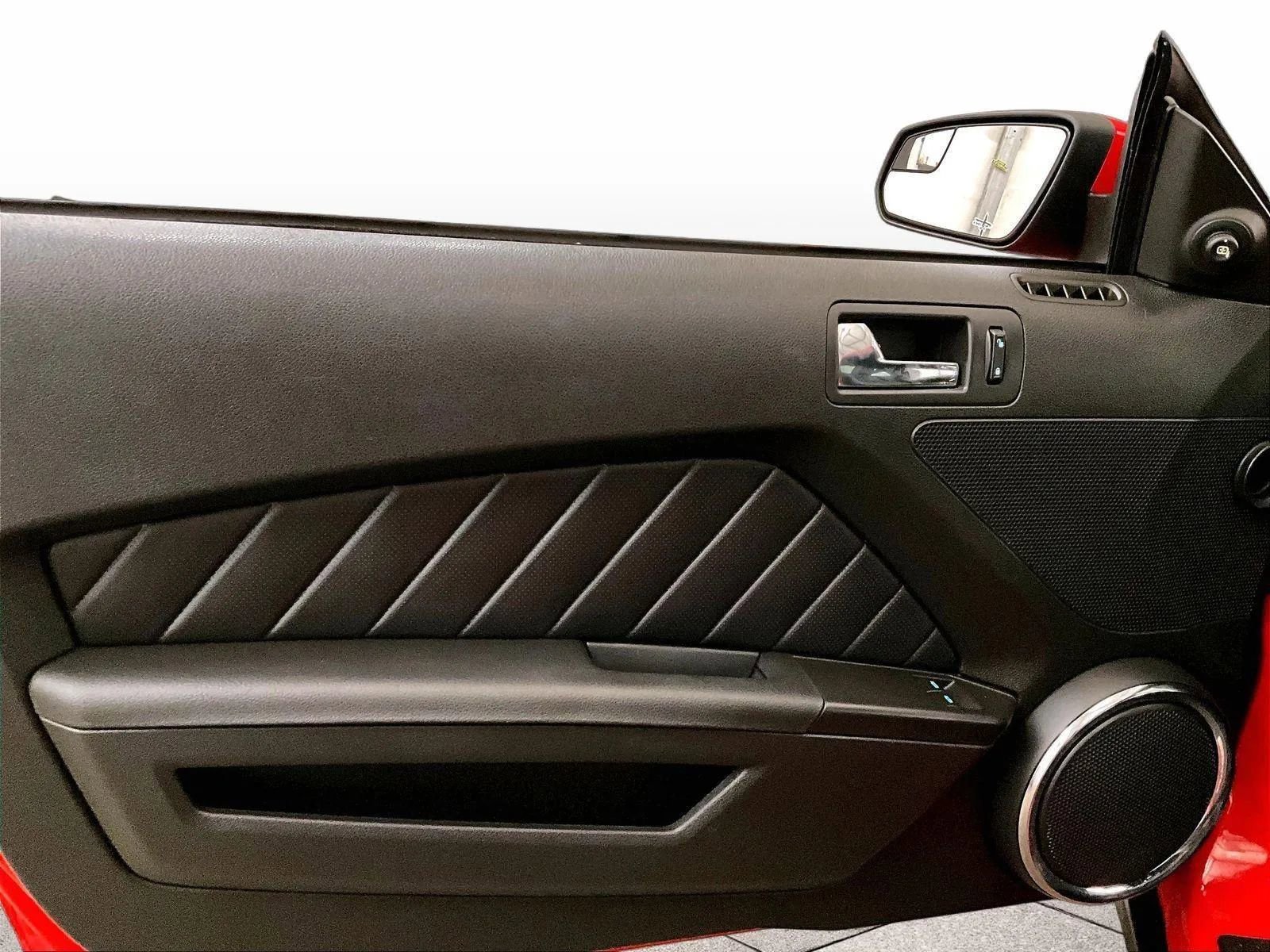 Used 2012 Ford Mustang GT Premium image 23