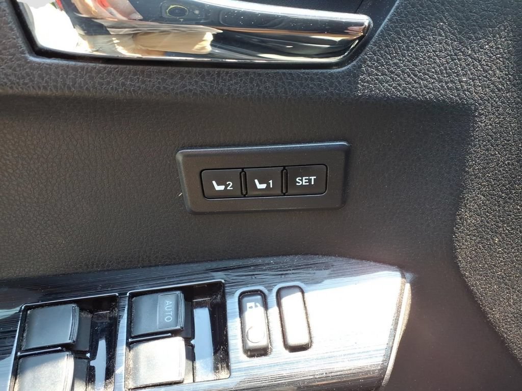 Used 2016 Toyota RAV4 Limited AWD/4WD image 16
