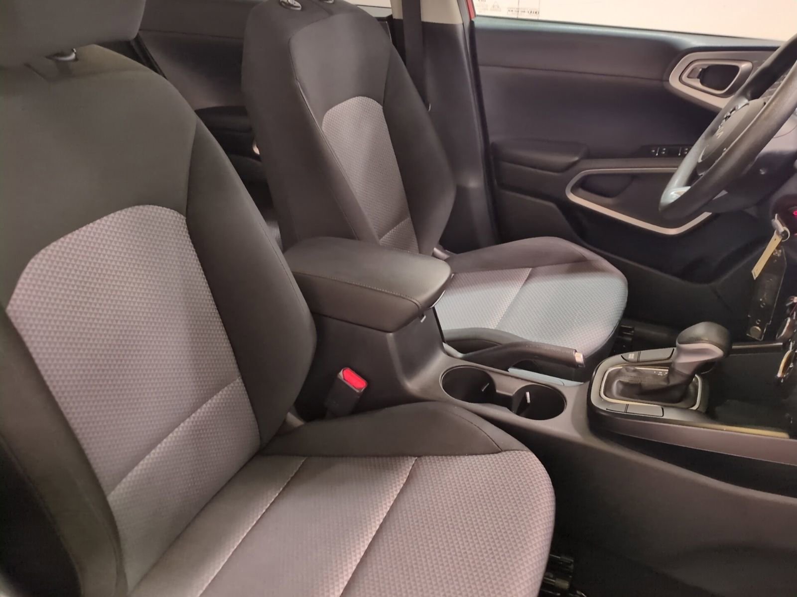 Used 2022 Kia Soul LX image 11