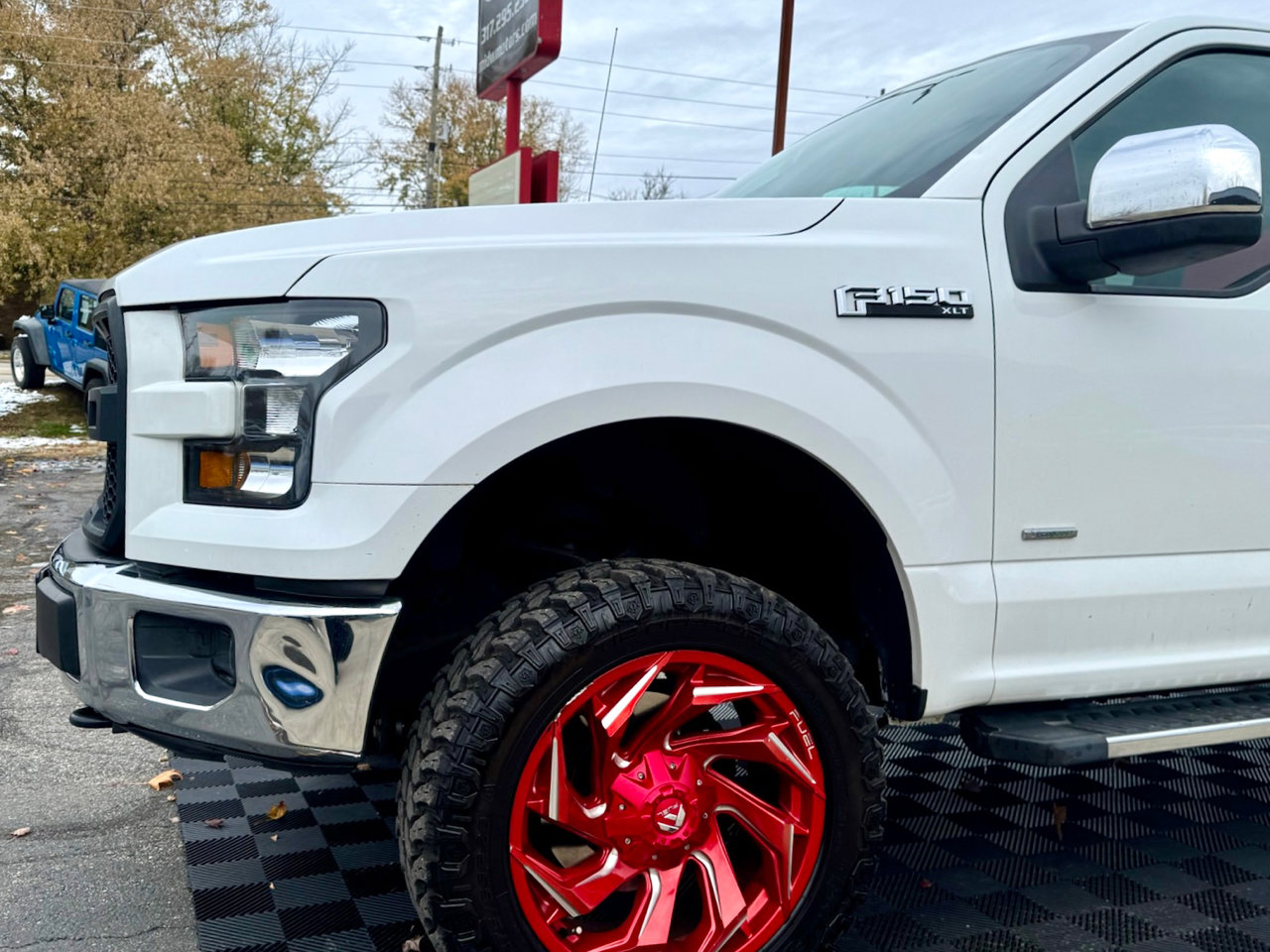 Used 2015 Ford F150 XLT image 12