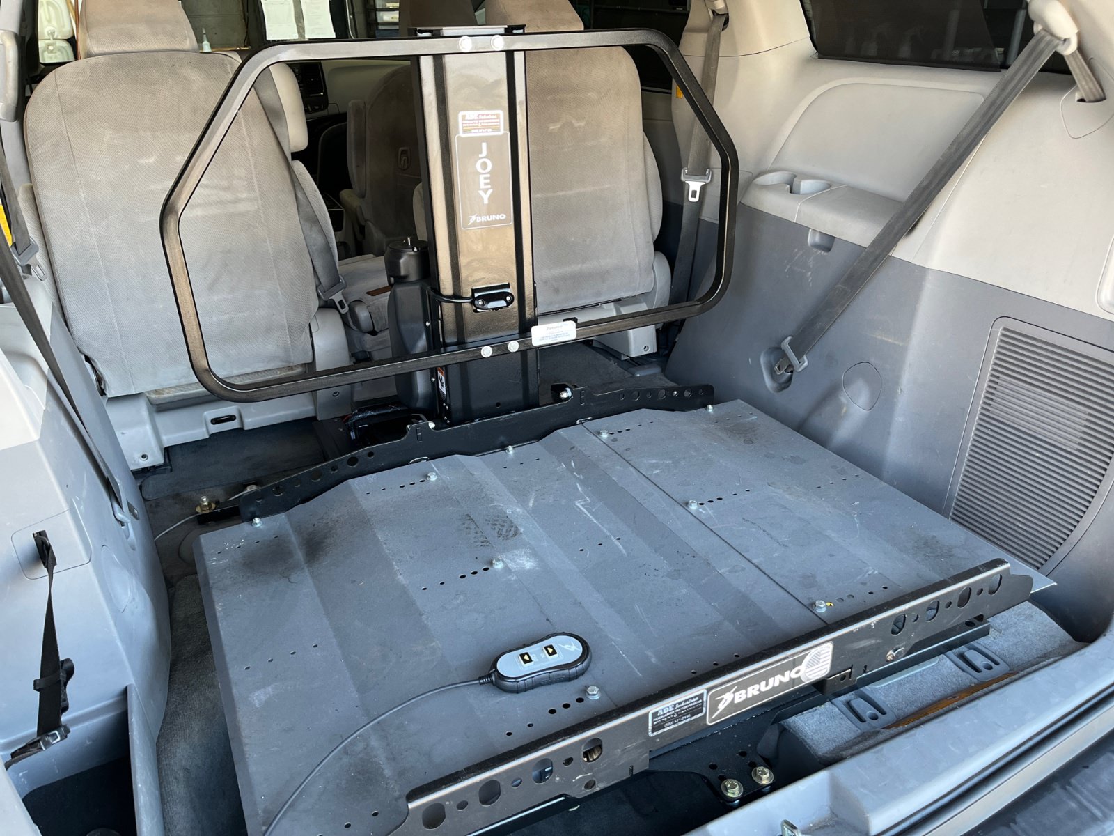 Used 2013 Toyota Sienna LE w/ Towing Pkg FWD image 27
