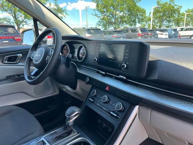 Certified 2022 Kia Carnival LX FWD image 34