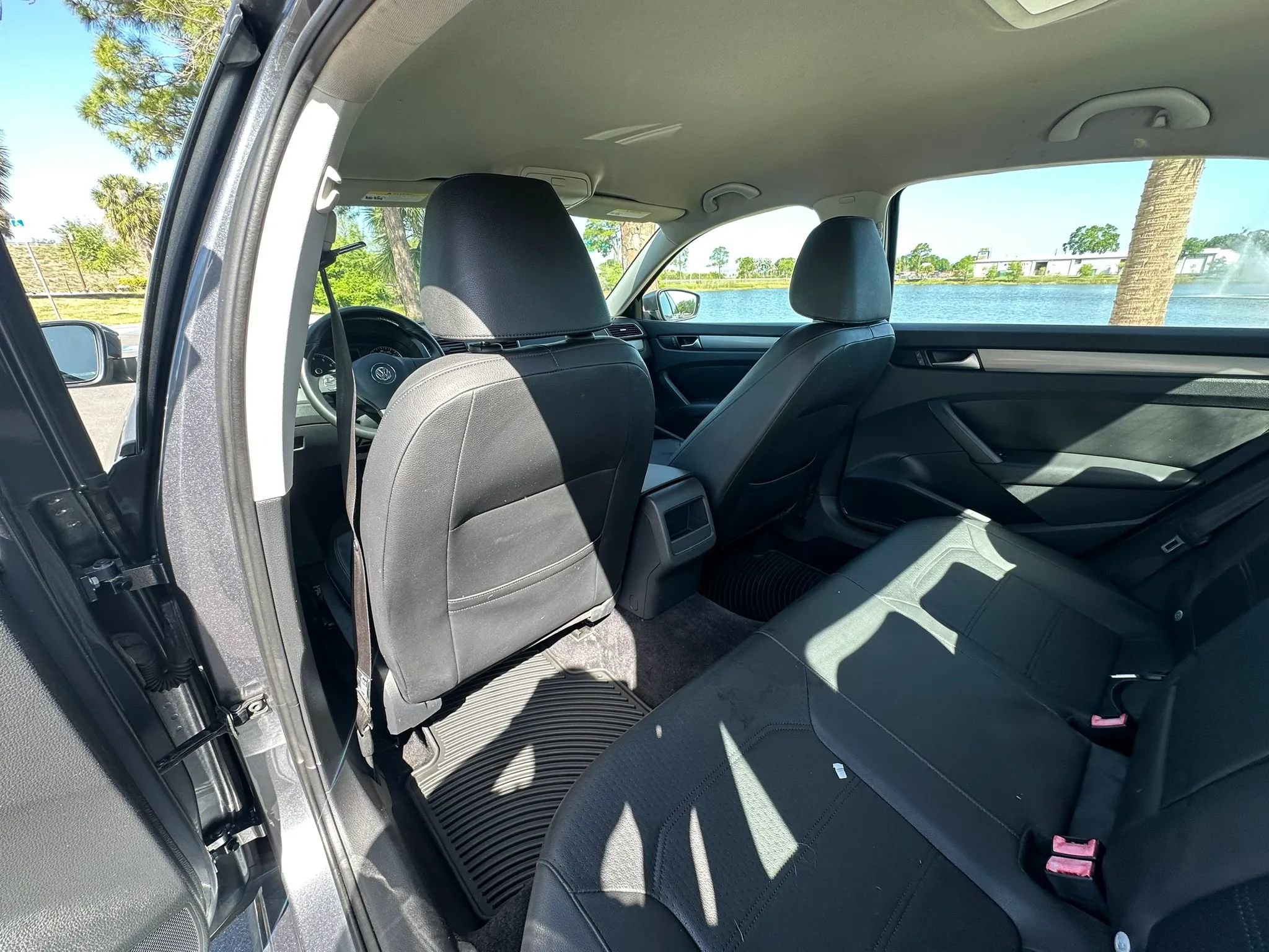 Used 2014 Volkswagen Passat 1.8T Wolfsburg Edition image 23