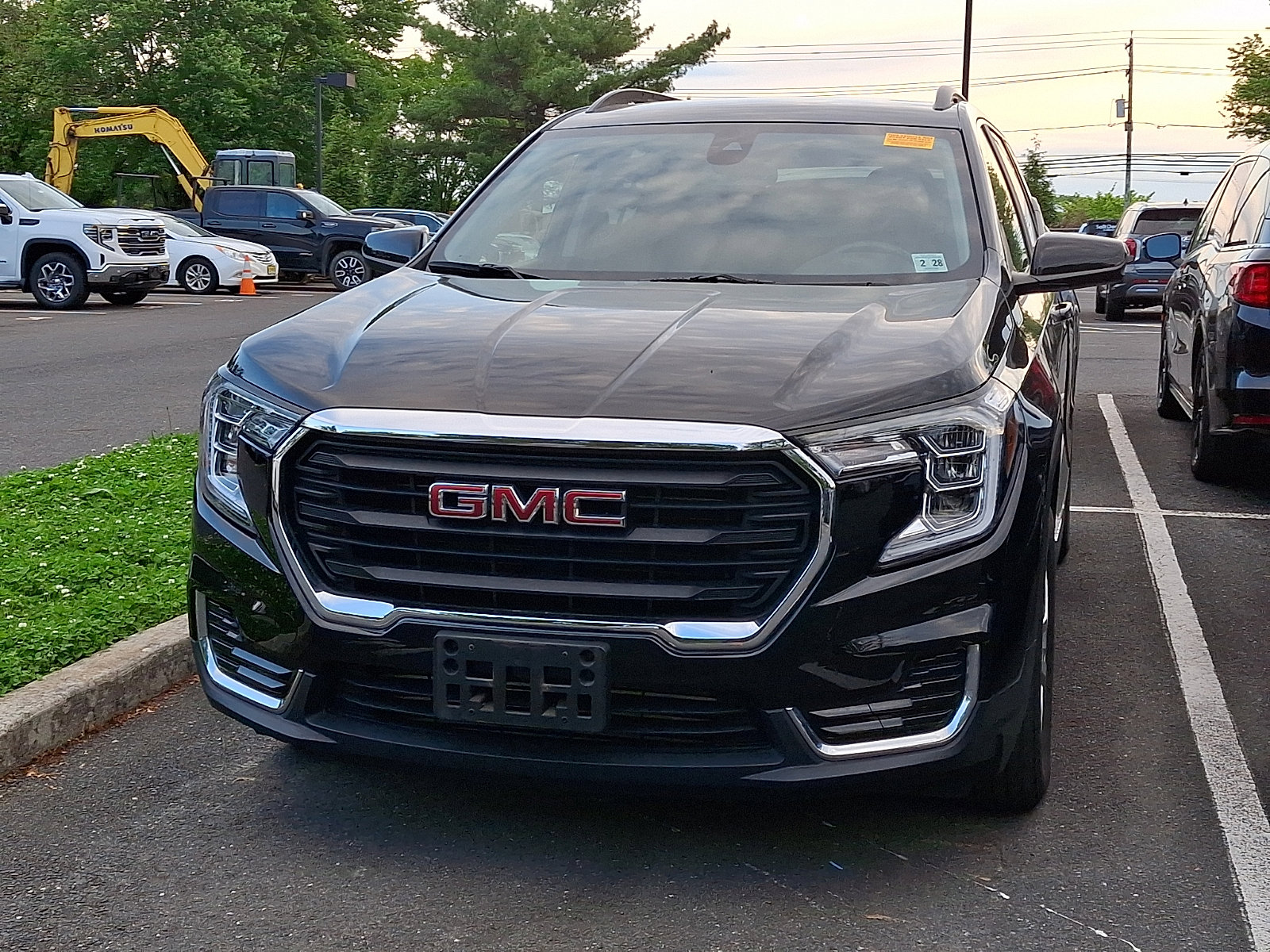 Used 2023 GMC Terrain SLE w/ Driver Convenience Package AWD/4WD image 2