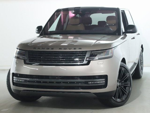 Used 2023 Land Rover Range Rover SE image 3