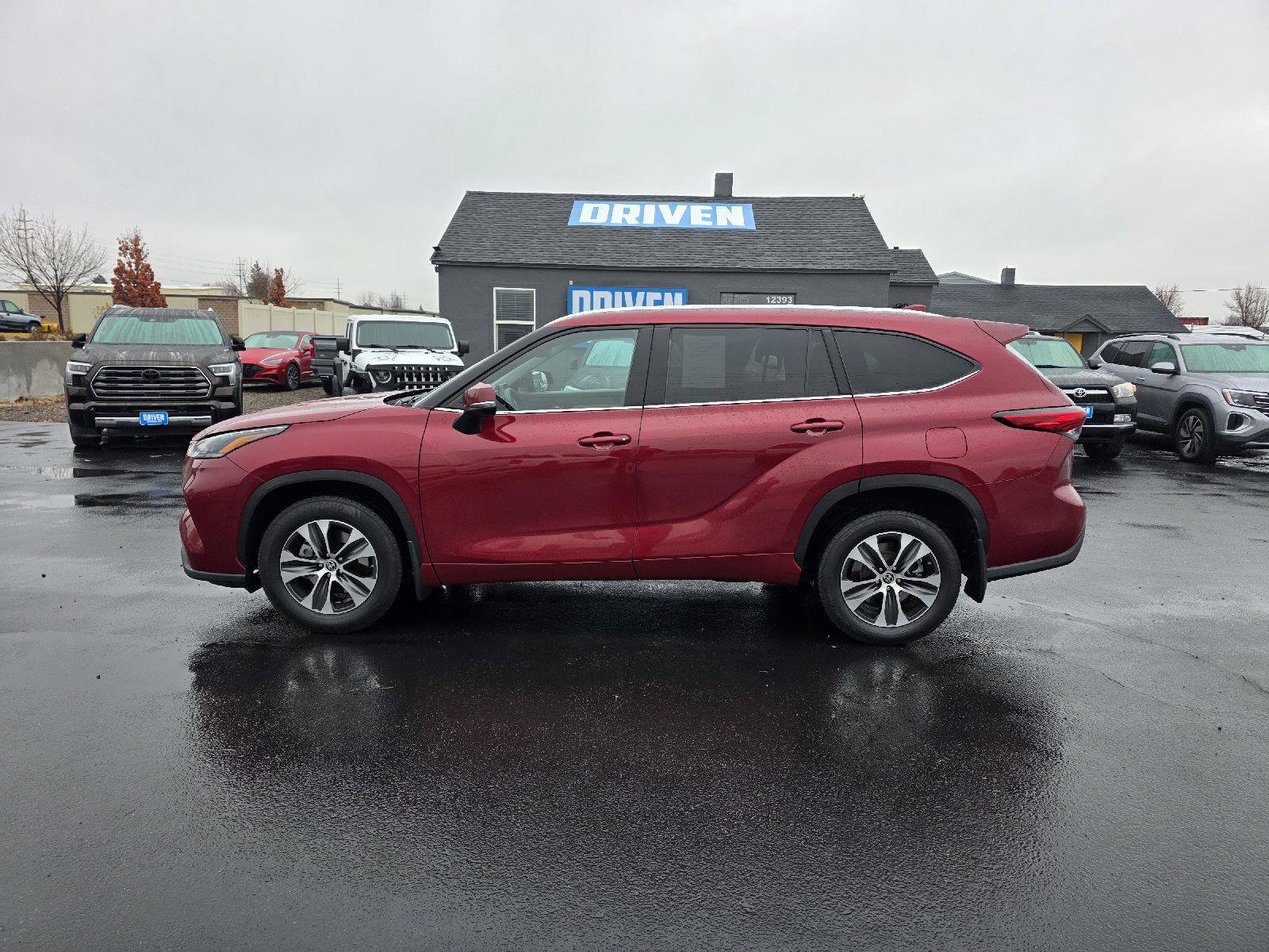 Used 2021 Toyota Highlander XLE image 9