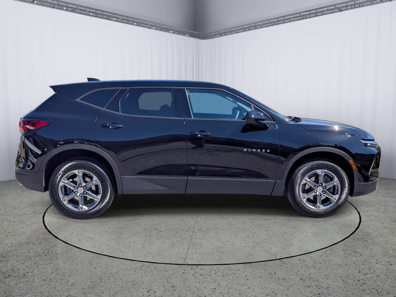 Certified 2023 Chevrolet Blazer LT AWD/4WD image 2