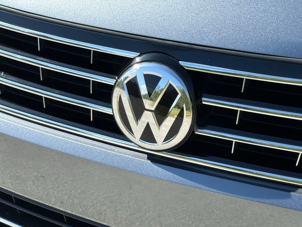 Used 2017 Volkswagen Passat 1.8T SE image 4